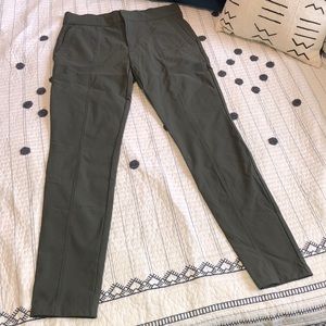 EUC Athleta Wander Stash Skinny Pant
